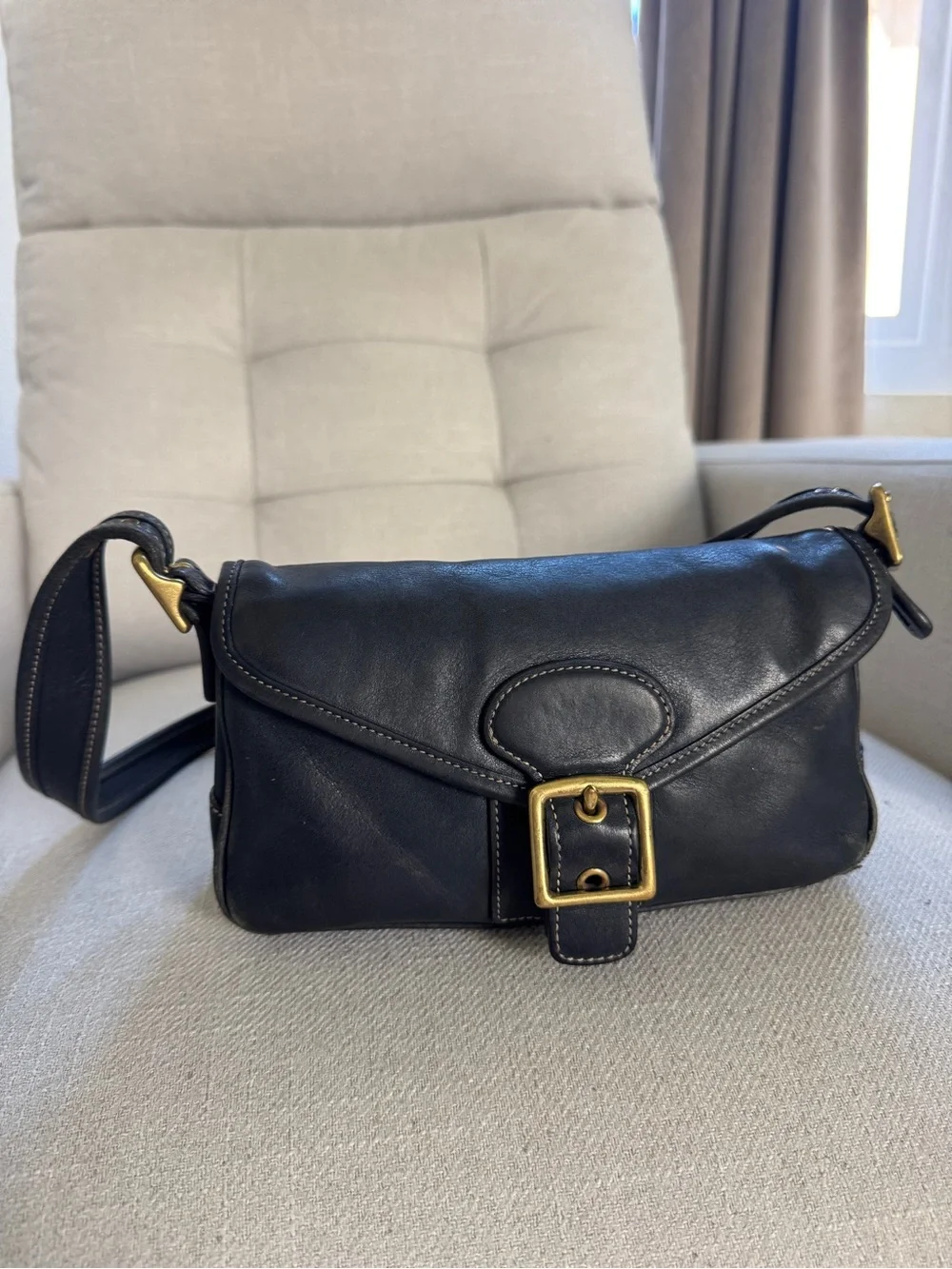 Vintage Coach Soho Black Leather Buckle Flap Shoulder Bag 9127